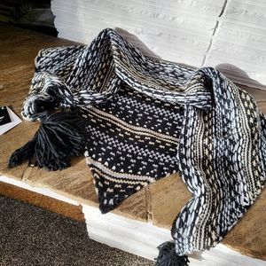 Echo New York. Triangle knit scarf. Black, white and golden colored. NWT.